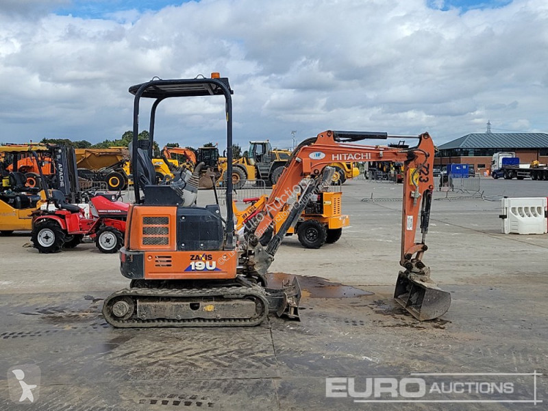 جرافة Hitachi ZX19U-6 YLR