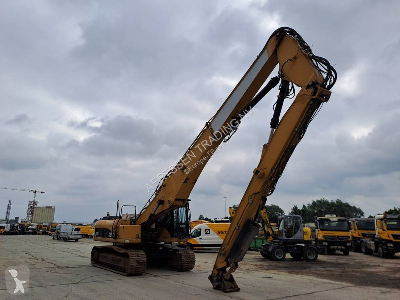 Excavadora Caterpillar UHD