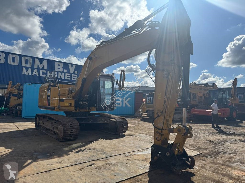 Escavadora Caterpillar