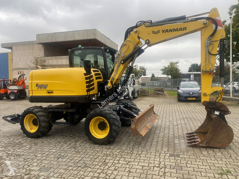 جرافة Yanmar B95w .