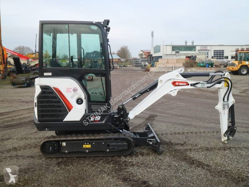 Lopatový nakládač Bobcat E19 R2