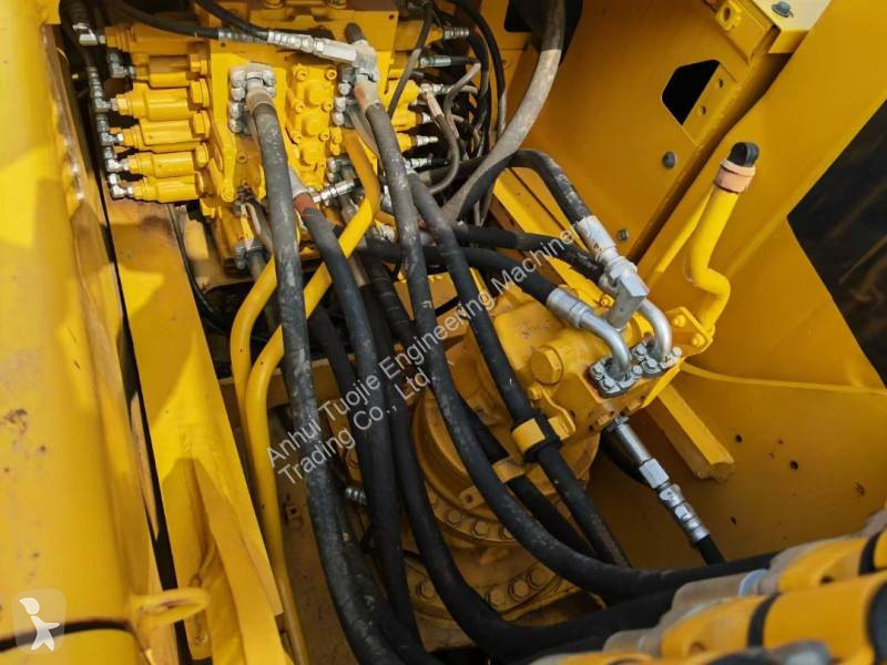 جرافة Komatsu PC210