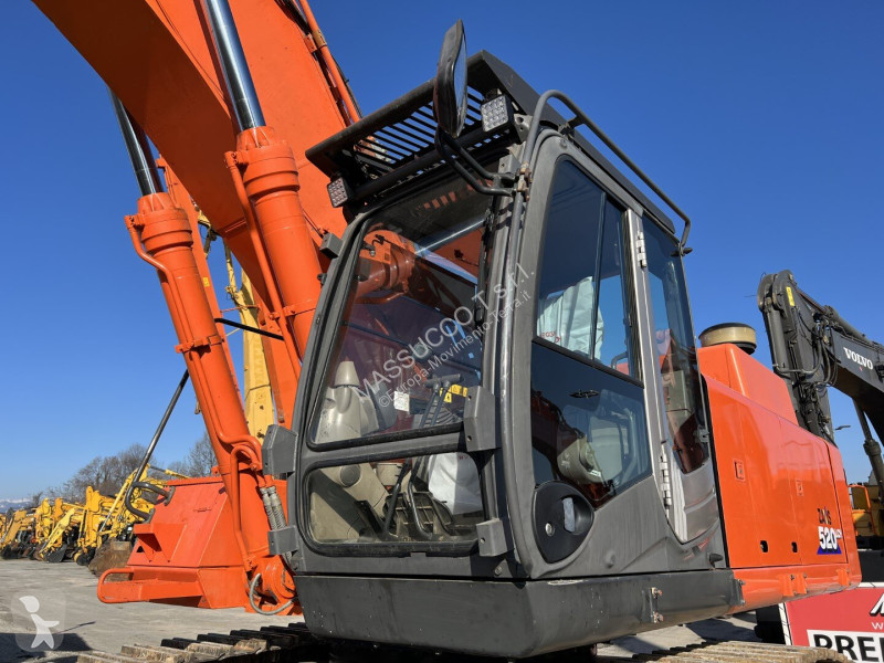 Escavatore Hitachi