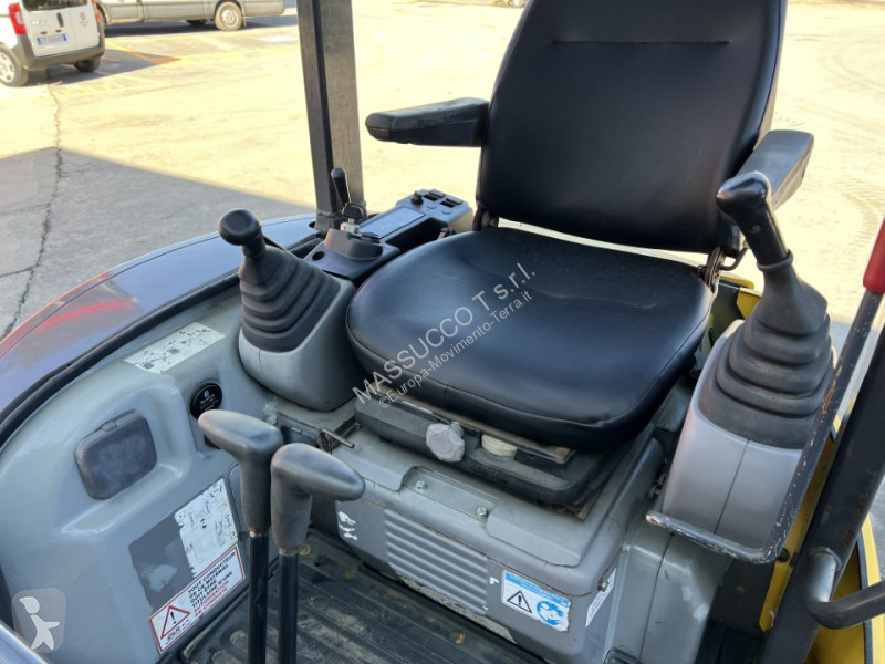 Escavatore New Holland E29B