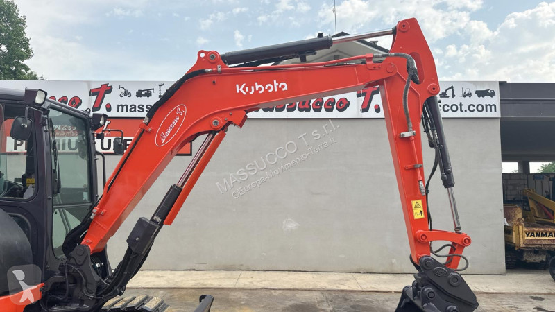 جرافة Kubota