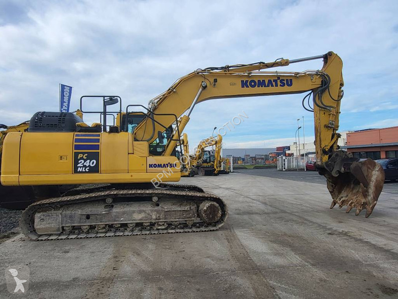 جرافة Komatsu 11