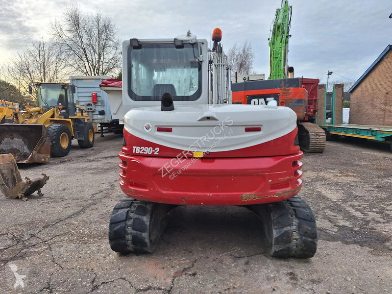جرافة Takeuchi 2