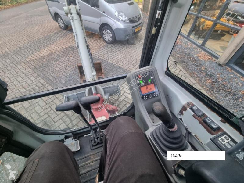 جرافة Takeuchi TB216