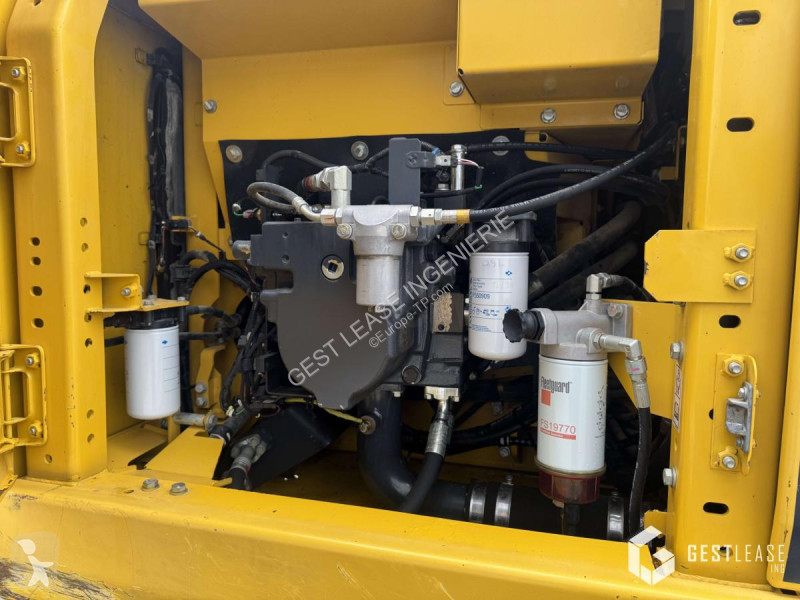 جرافة Komatsu 11