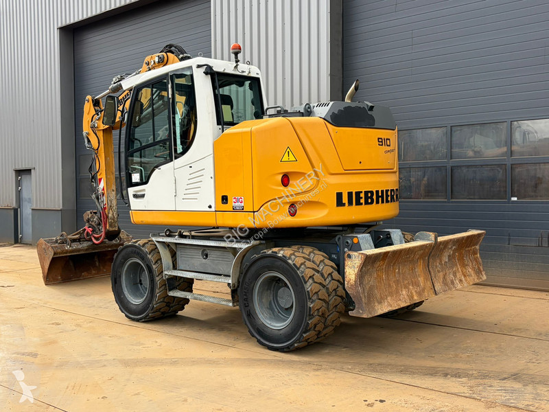 جرافة Liebherr Compact