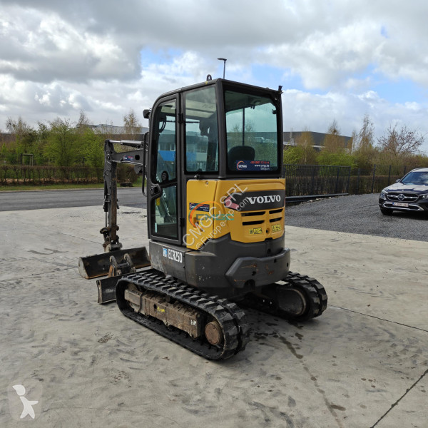 جرافة Volvo ECR25D