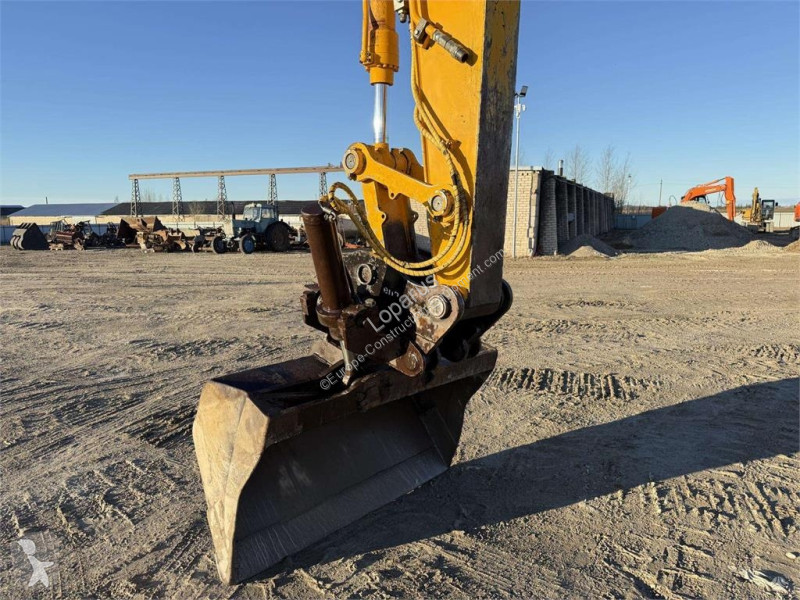 Lopatový nakládač JCB