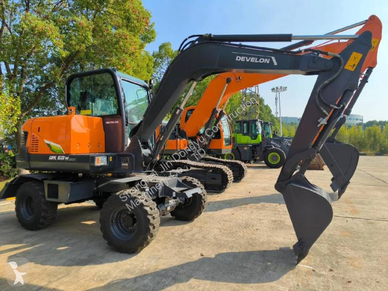 Lopatový nakládač Develon DX60W ECO