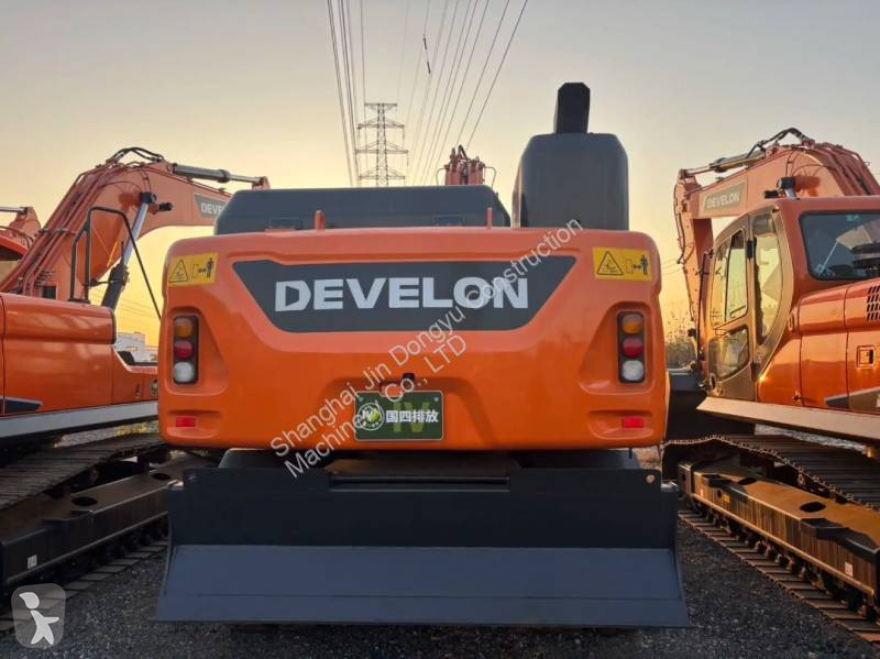 Lopatový nakládač Develon DX210W