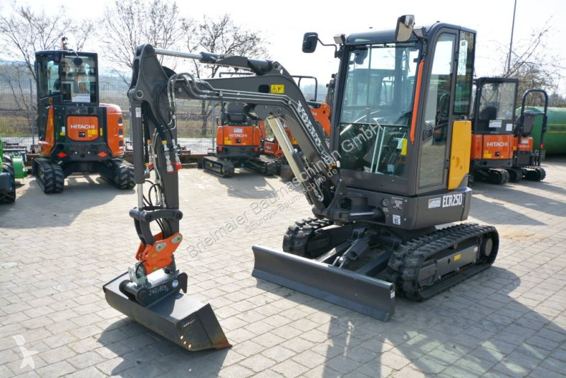 جرافة Volvo ECR D
