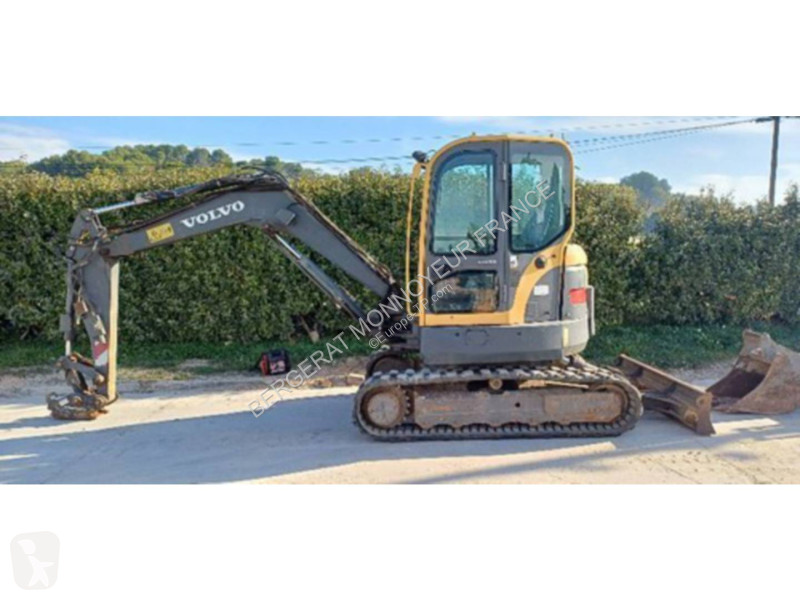 جرافة Volvo ECR58