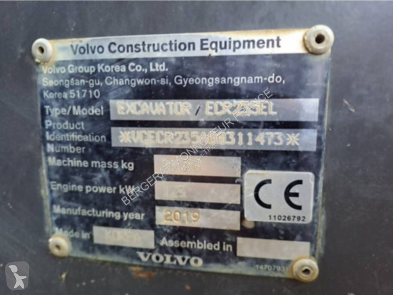 Багер Volvo ECR235