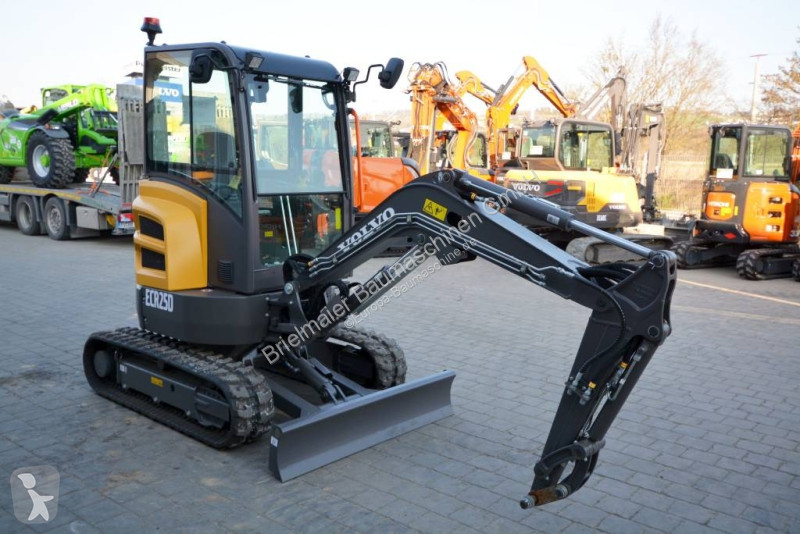 جرافة Volvo ECR D