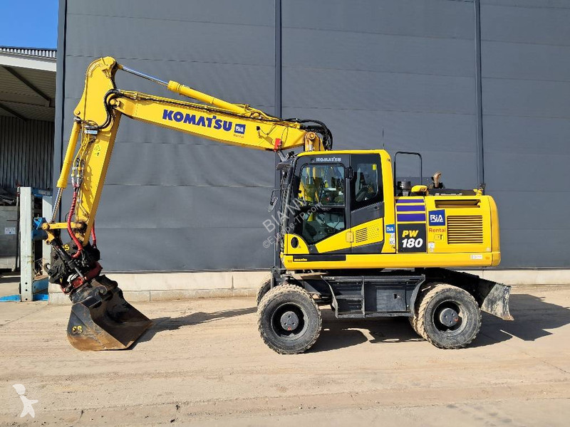جرافة Komatsu 11E0