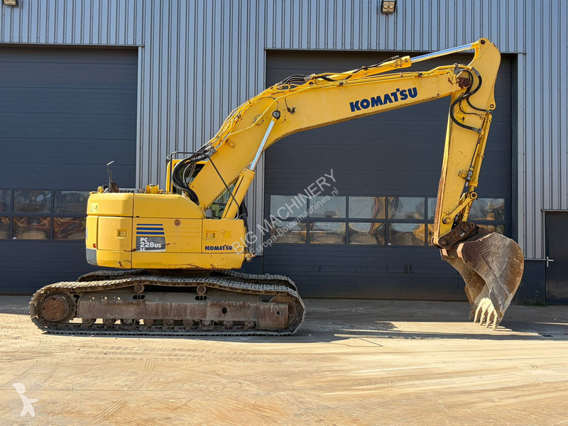 جرافة Komatsu 8