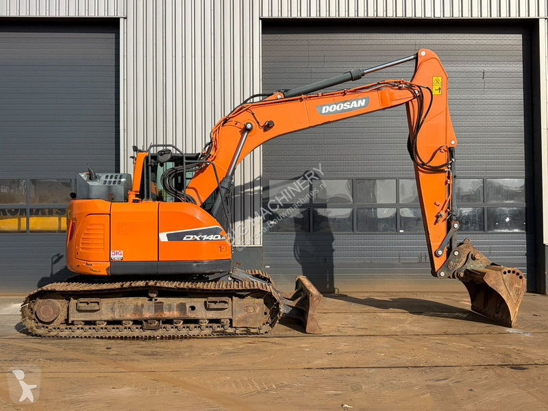 جرافة Doosan 5