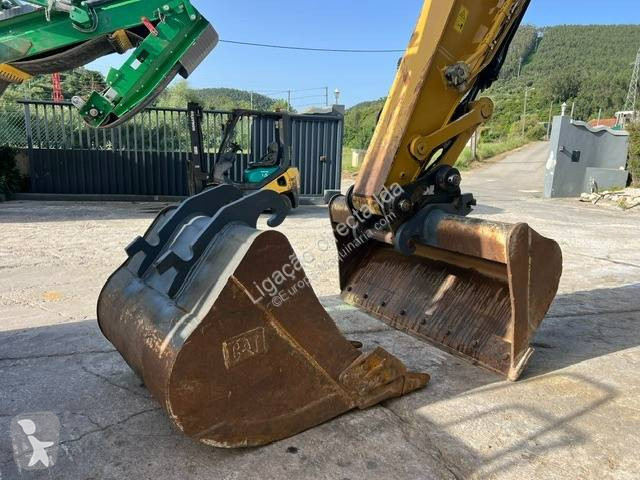 جرافة Caterpillar 323
