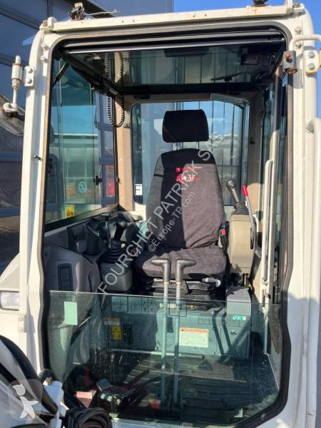 Rýpadlo Takeuchi TB230