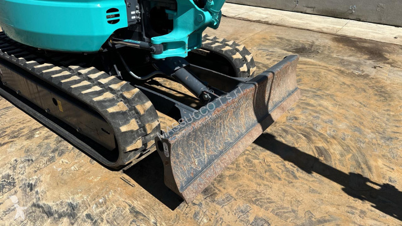 جرافة Kobelco SK28SR-6E