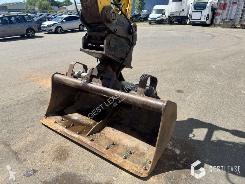 جرافة Komatsu 8