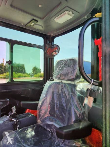جرافة Kubota HY28