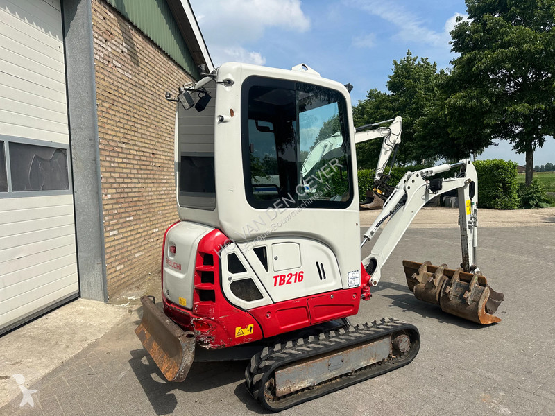 جرافة Takeuchi TB216
