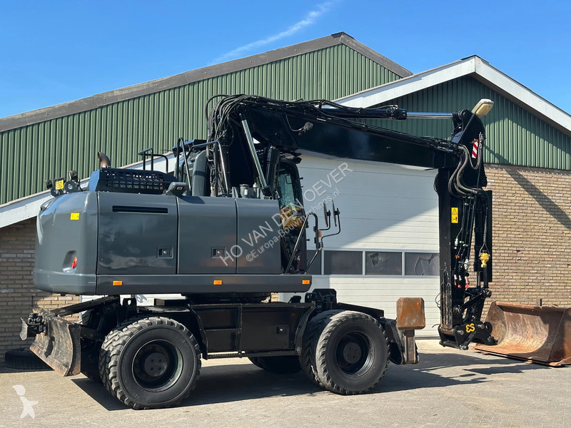 جرافة Komatsu 10