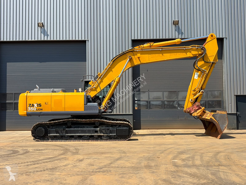 Lopatový nakládač Hitachi 3