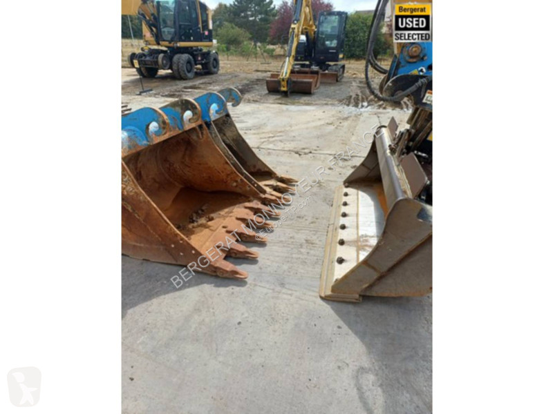 Багер Caterpillar