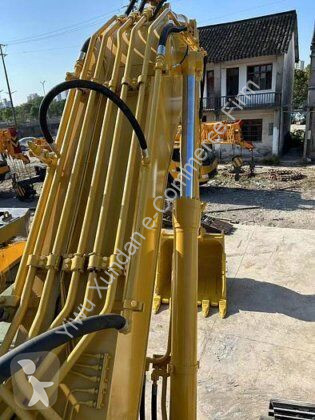 جرافة Komatsu 0-8