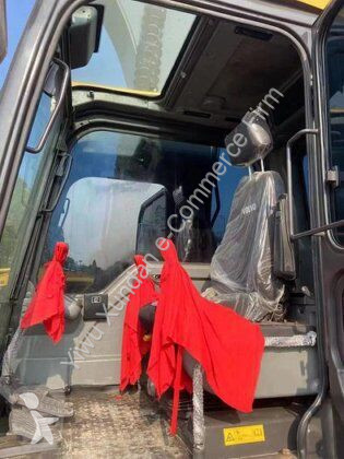 جرافة Volvo