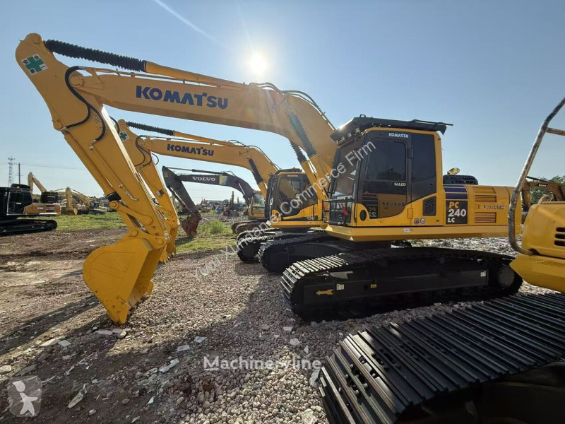 جرافة Komatsu 8