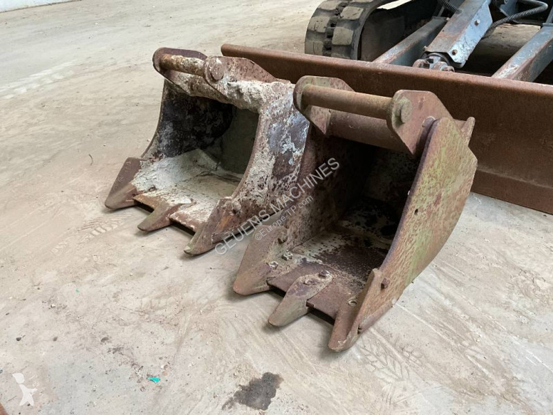 Lopatový nakládač Takeuchi 230