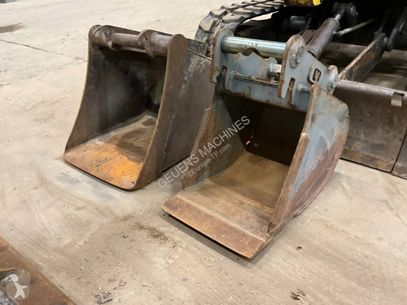 جرافة Komatsu R3