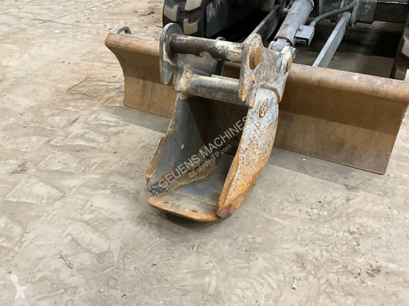Rýpadlo Takeuchi TB 216