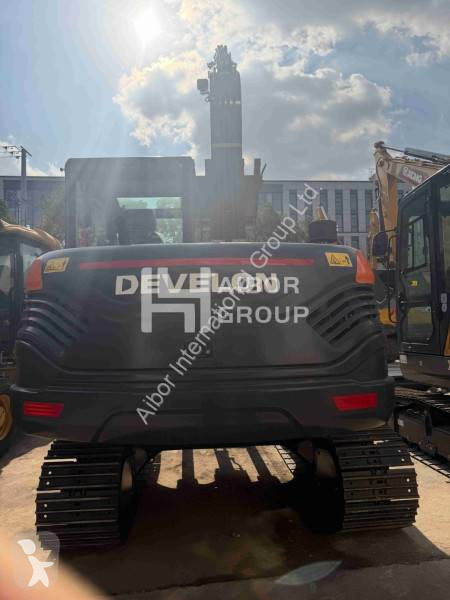 Lopatový nakládač Develon DX80