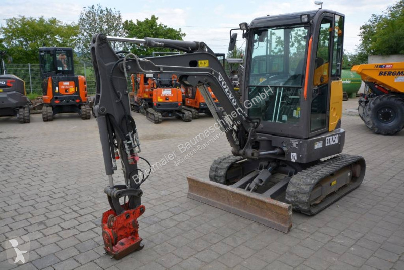جرافة Volvo ECR D