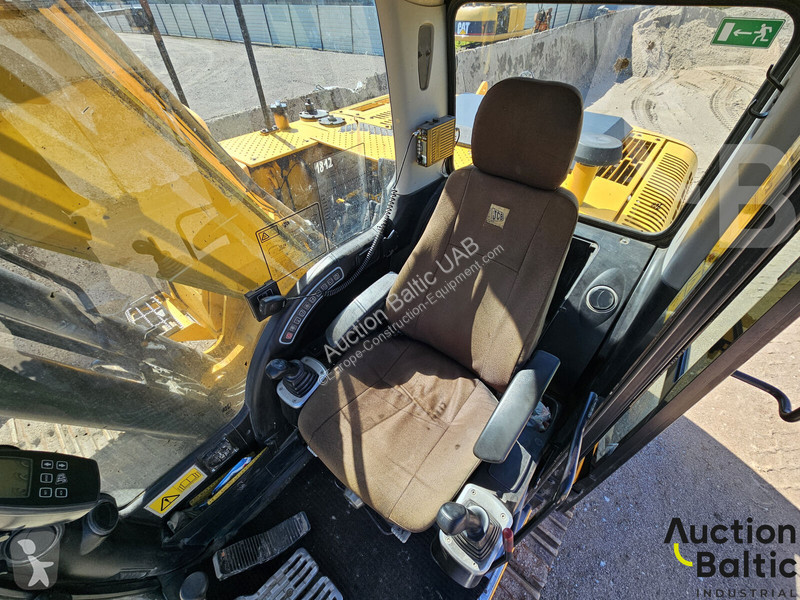 Lopatový nakládač JCB