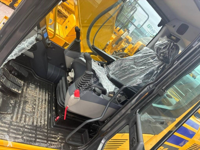 جرافة Komatsu 11