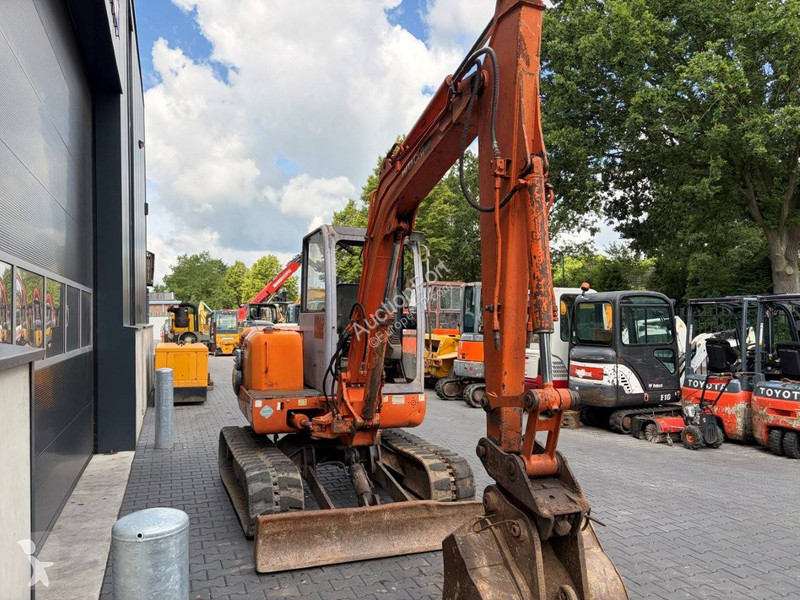 Rýpadlo Hitachi 2