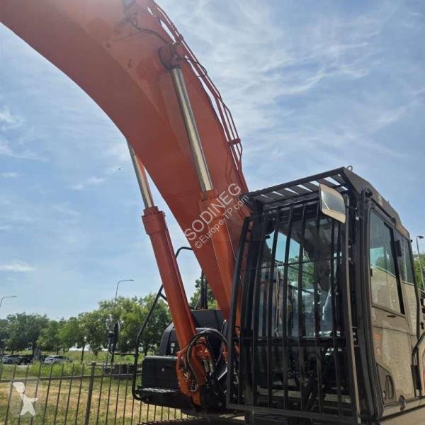 Lopatový nakládač Hitachi LCN7