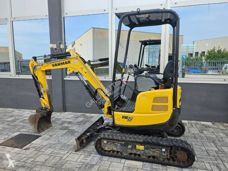 جرافة Yanmar VIO 17
