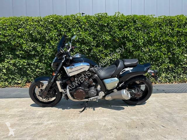 Lopatový nakládač Yamaha V-Max