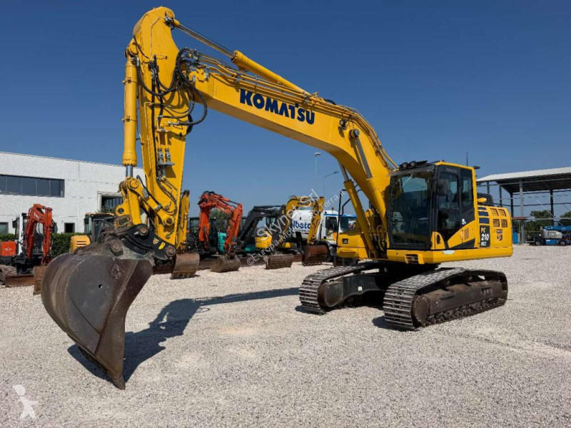 جرافة Komatsu PC210-11E0