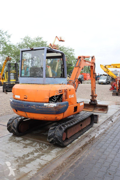 جرافة Hitachi 02